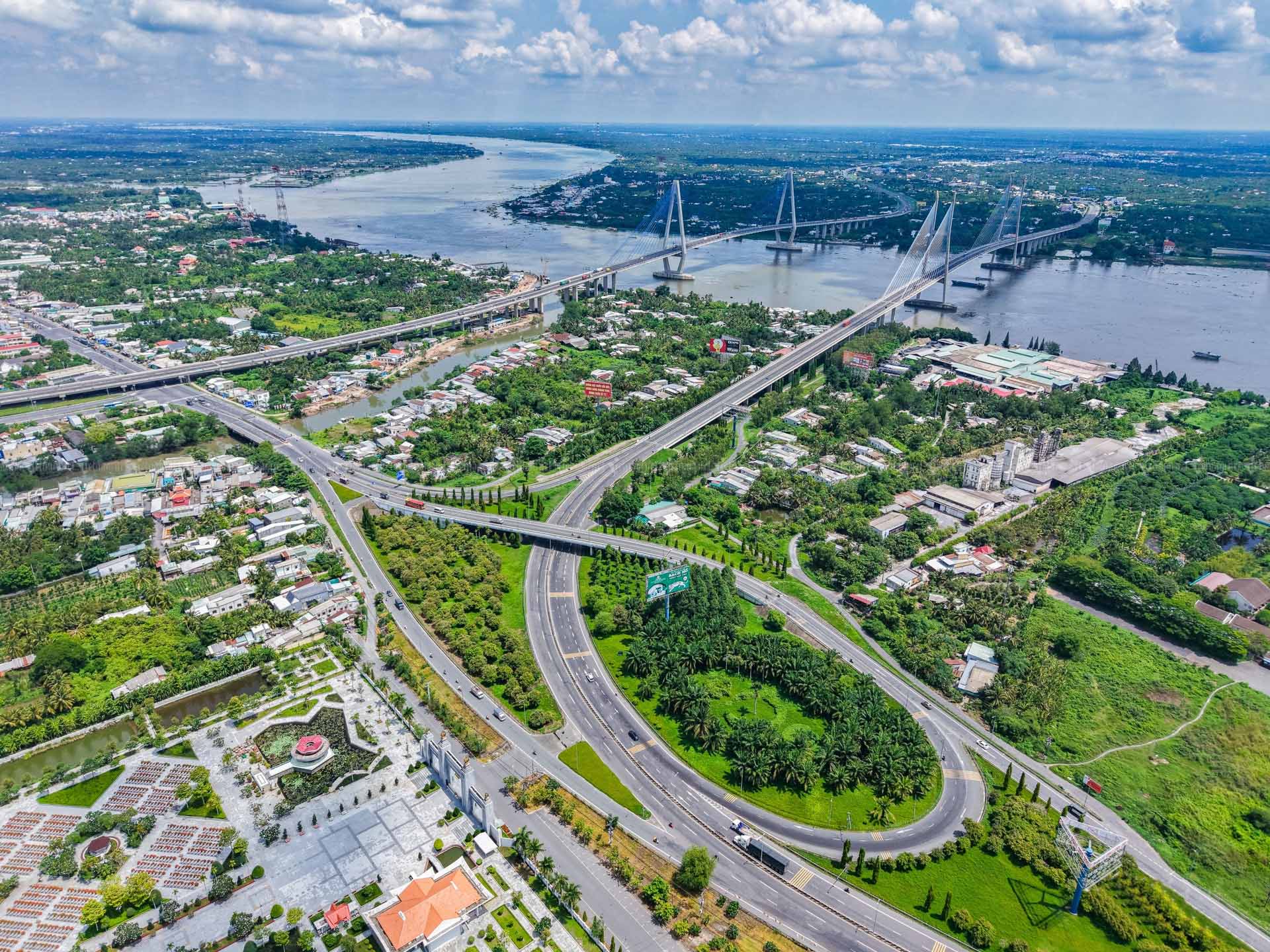 686e305a3eece7612c61464e_w-vinh-long-nguyen-hue-2-93451 copy.jpg