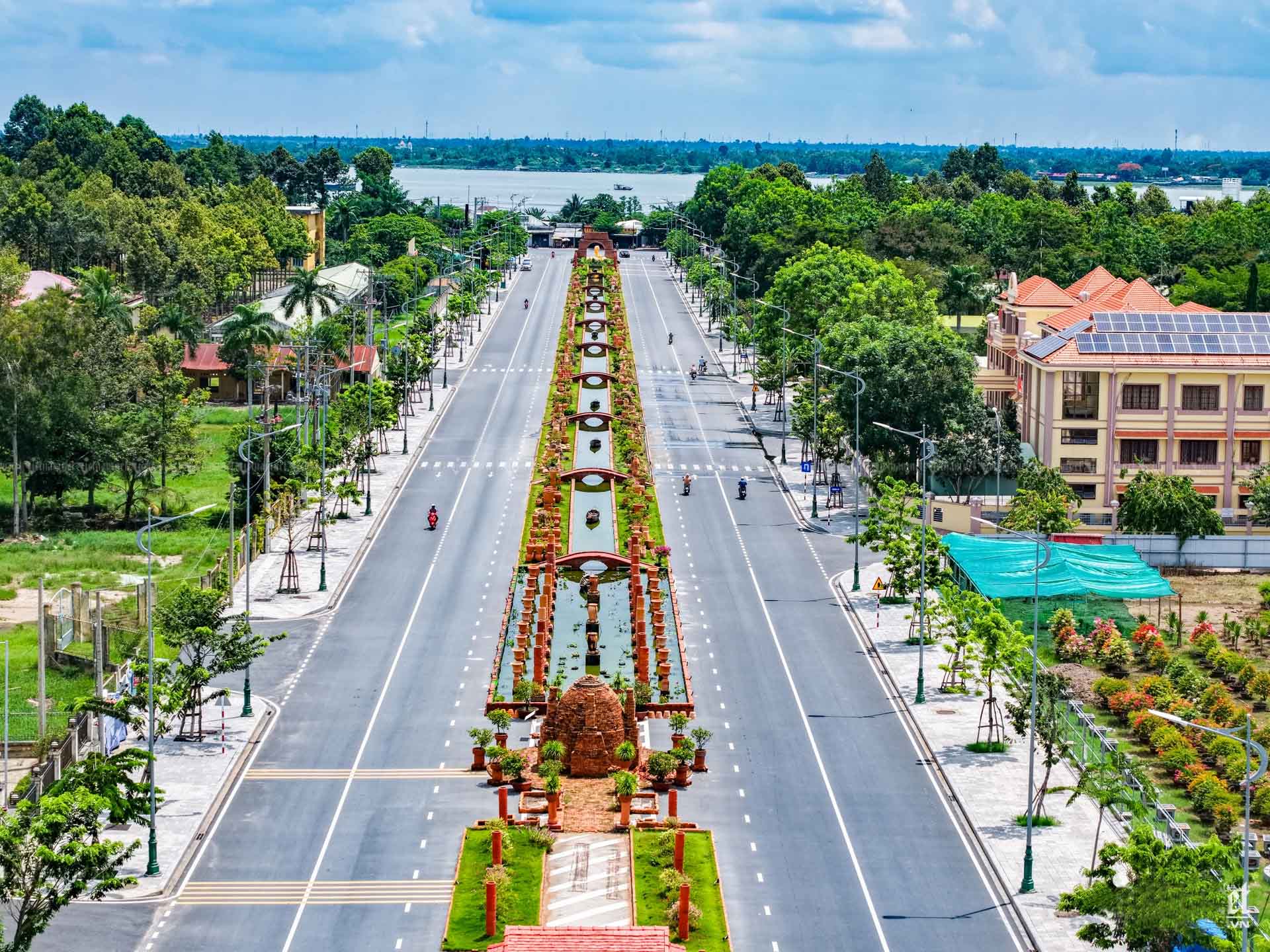 686e30cd3eece7612c61560f_w-vinh-long-nguyen-hue-8-93456 copy.jpg