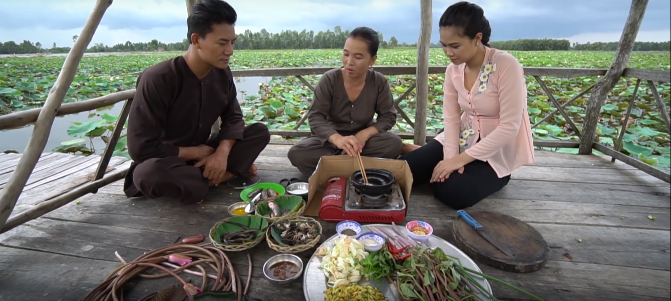 bua-com-am-long-nguoi-xa-que.png