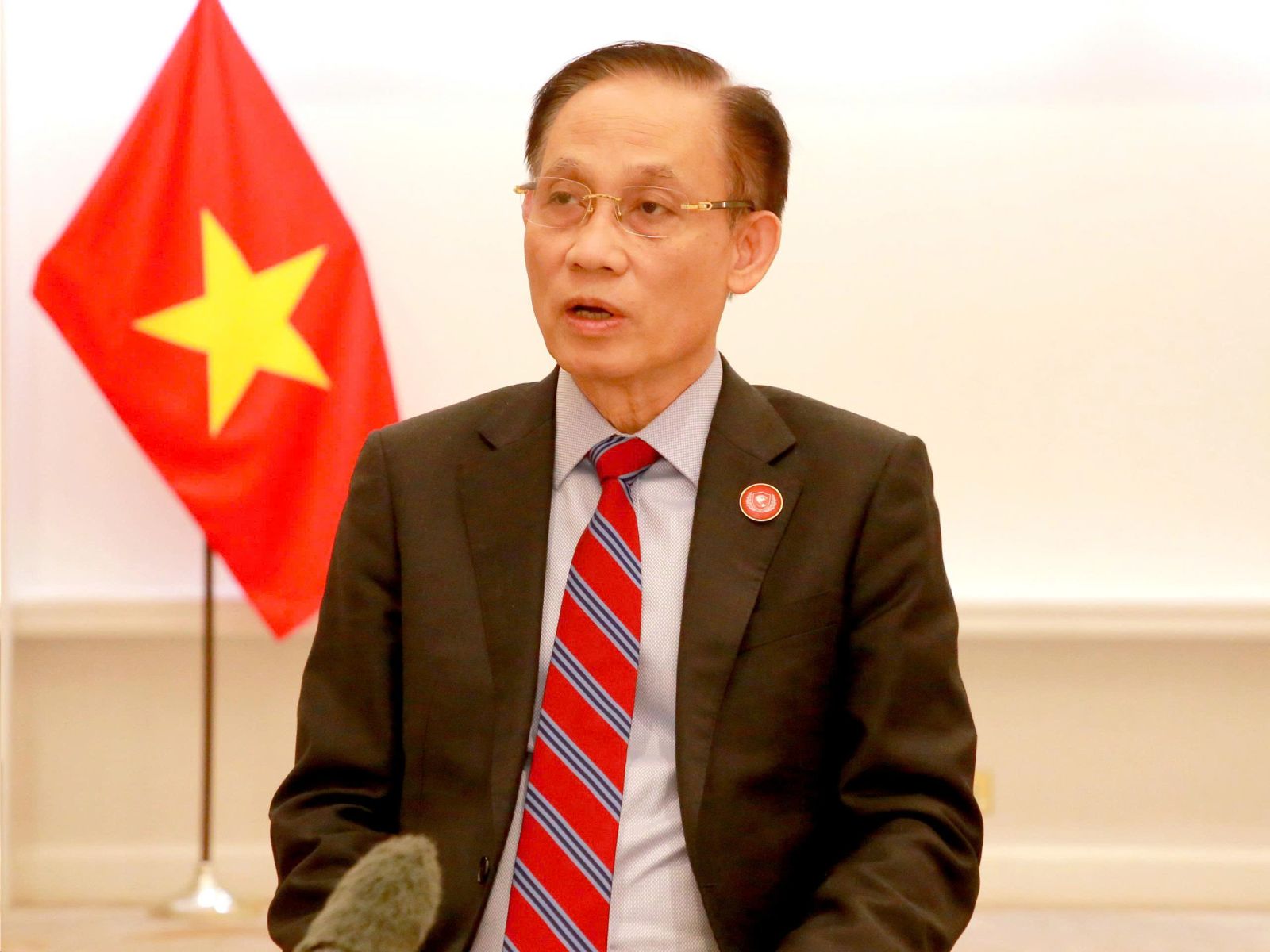 dc Le Hoai Trung tra loi.jpg