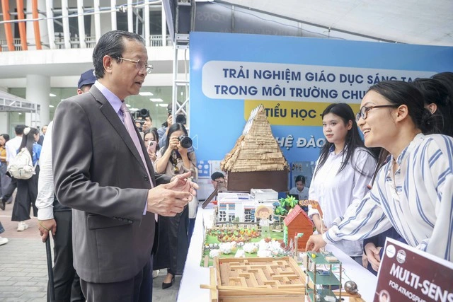 hoa-thang-3-quang-huy-1774196248245485808313.webp